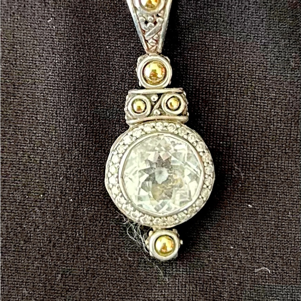 John hardy pendent
White topaz surrounded by diamonds
Sterling silver and gold